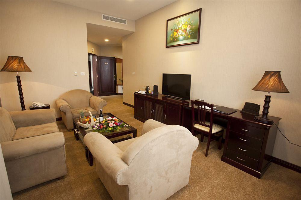 โรงเรียนเอเชียนฮาลอง Hotel ภายนอก รูปภาพ