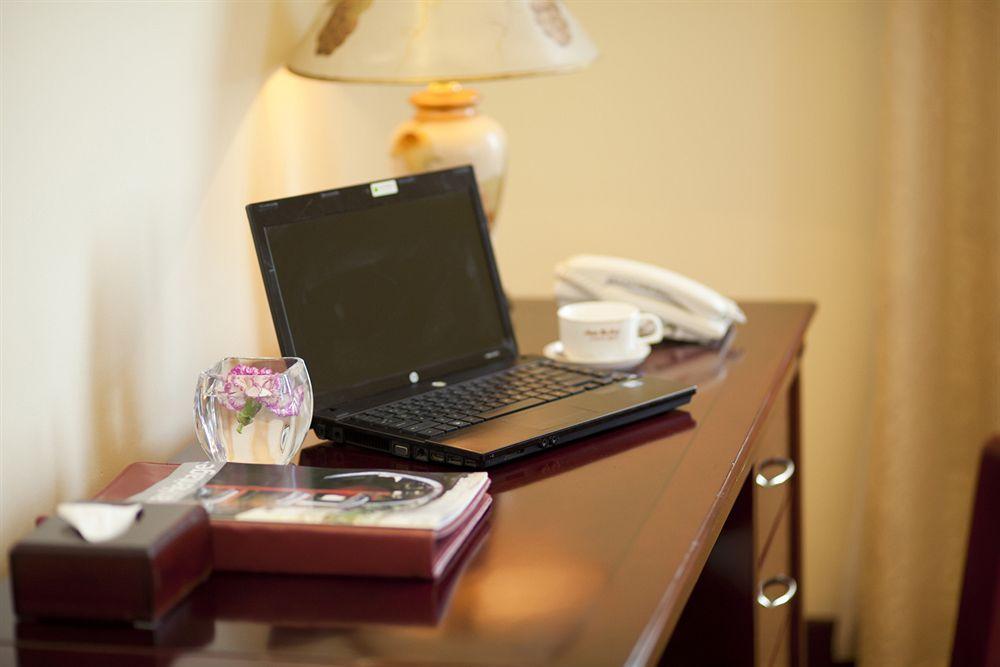 โรงเรียนเอเชียนฮาลอง Hotel ภายนอก รูปภาพ